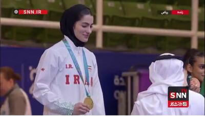  مراسم اهدای مدال مدال مسابقات کاراته/ اهتزاز پرچم ایران