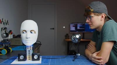  این ربات همانند ارسطو فکر می‌ کند و پاسخ می‌ دهد + ویدیو