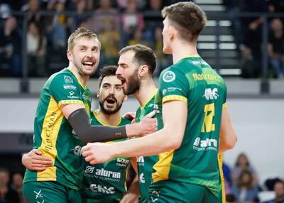  نصری ۷ امتیاز گرفت، تیم روس وارد بحران شد