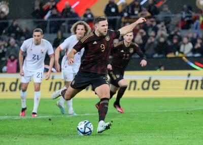  مهاجم اول آلمان از انگلیس برگشت خورد