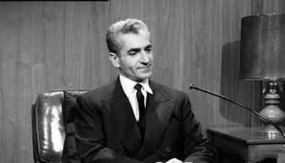  محمدرضا پهلوی در حال بازدید از مسجد پاریس در فرانسه؛ سال 1327(عکس)