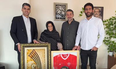  دیدار مدیرعامل پرسپولیس با خانواده شهید درفشی‌فر
