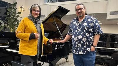  چیدمان شیک و خاص منزل معصومه کریمی؛ مبلمان مدرن، پیانو و دکوری‌های سنتی