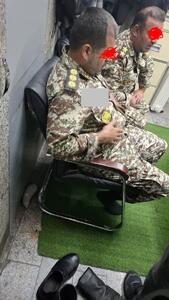  دو ارتشی با پرچم شیر و خورشید در مترو تهران / ماجرا چه بود؟