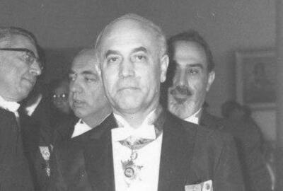  یادداشت‌های علم، جمعه ۳۱ فروردین ۱۳۵۲: «فلاح» خبر داد که راجع به گاز، با نفتی‌ها یک توافق‌هایی شده، پس عرایض دیشب من به آن‌ها خیلی بی‌تأثیر نبوده