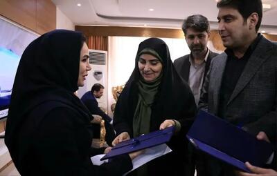  تجلیل وزیر راه و شهرسازی از فرزند شهید و همسر کارمند فقید راهداری در سفر به کردستان