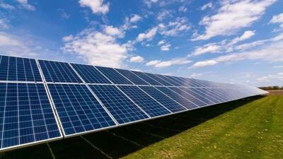  امضای تفاهم‌نامه اتصال ۱۵۰۰ مگاوات نیروگاه خورشیدی تهران تا پیش از پیک ۱۴۰۵