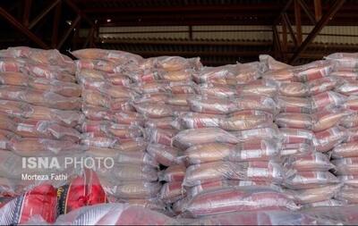  کشف انبار ۲۰ تن برنج خارجی قاچاق در بندرعباس