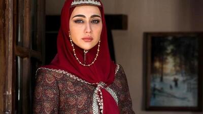  میترا رفیع مشکی‌پوش شد