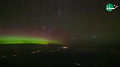  منظره حیرت انگیز شفق های قطبی از کابین خلبان