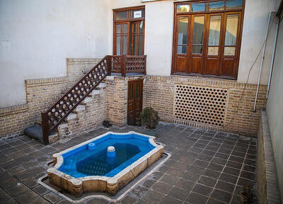  علت حمله ساواک به خانه امام در قم بعد از تبعیدشان چه بود؟