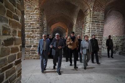  اعضای مجمع مشورتی روسای شوراهای اسلامی از مسجد جامع ارومیه بازدیدکردند