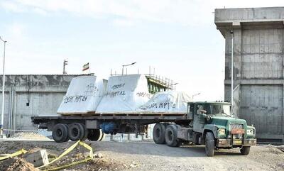  انتقال یکی از سنگین‌ترین تجهیزات پروژه پلی‌اتیلن سنگین پتروشیمی تبریز / سیستم بسته‌بندی گرانول وارد سایت شد