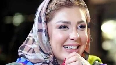  دکوراسیون خیره‌کننده بالکن نیوشا ضیغمی؛ ترکیب گل، شمع و ویوی جذاب
