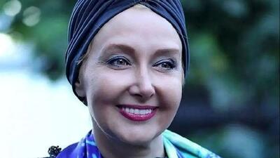  سفر در زمان/ 1380؛ سفر شلوغ پلوغ کتایون ریاحی با برادرش در رستوران کنار آبی