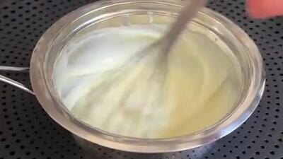  طرز تهیه شیرینی ۵ دقیقه ای با تخم مرغ و ماست  بدون فر