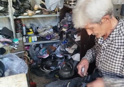  تعمیرکار کفش ملایری با 20 سال تجربه/ درنگ در حجره‌ای که موزه خاطرات شد - تسنیم