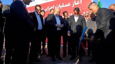  آغاز عملیات اجرایی احداث نیروگاه ۱۱ مگاواتی خورشیدی در مجتمع بارز کرمان +ویدئو
