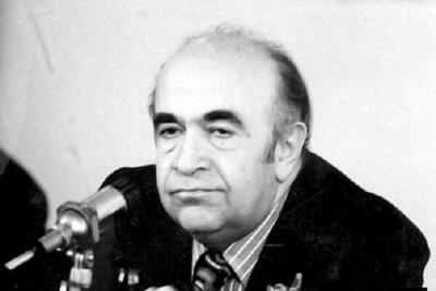  نماز خواندن هویدا در مسجدالنبی مدینه (عکس)