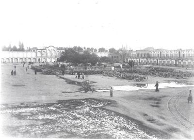  عکس/ نمایی بی نظیر از میدان سپه در یک روز بارانی ۱۳۰ سال پیش | اقتصاد24