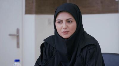  تیپ ساده و شیک نیلوفر کوخانی بازیگر  سریال آلا  در اکران فیلم شهر قصه  با استایلی تمام‌مشکی!