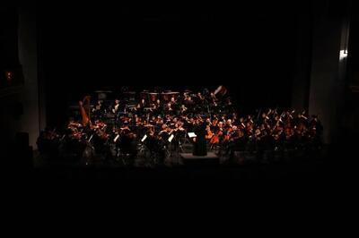  درخشش بانوان در تالار وحدت / ارکستر سمفونیک تهران «دیار سیمرغ» را روی صحنه برد