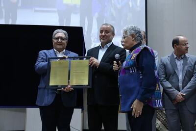  سند و تمبر نشان جغرافیایی ثبت جهانی زعفران قاینات رونمایی شد