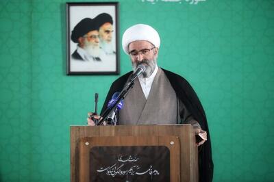  تاکید امام جمعه سمنان بر رفع نیاز آبی استان از خلیج فارس یا دریای خزر