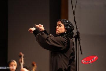  درخشش زنان در تالار وحدت/ ارکستر سمفونیک تهران به رهبری پانیذ فریوسفی روی صحنه رفت - کلبه سرگرمی