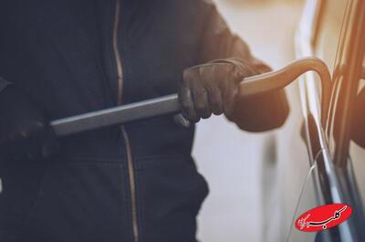  ببینید | سرقت مزدا در محدوده درب غربی استادیوم آزادی به راحتی در عرض کمتر از یک دقیقه - کلبه سرگرمی