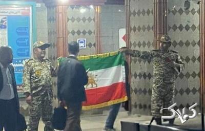  ماجرای بازداشت دو نظامی معترض با پرچم شیر و خورشید در متروی تهران - مجله اینترنتی کولاک