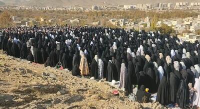  نماز باران در اراک اقامه شد؛ اشک و امید  مردم زیر آسمان غبارآلود