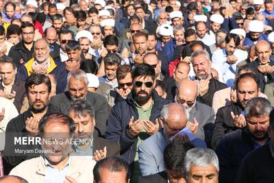  نماز طلب باران در صحن مسجد جامع روستای گریوان