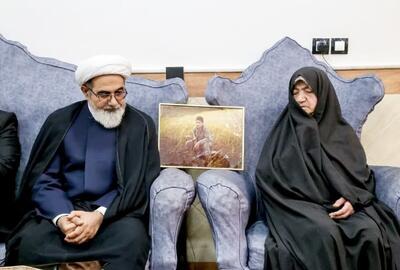  رئیس سازمان قضایی نیرو‌های مسلح کشور با خانواده شهید عبدالحسین قدیمی دیدار کرد