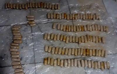  ۱۸۶ بسته هروئین از ۴ متهم که انباری کرده بودند کشف شد!