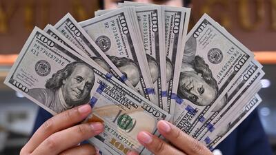  افزایش قیمت دلار ناشی از ناتوانی دولت در ادامه سیاست سرکوب است/ احتمال تداوم روند صعودی دلار تا ۱۳۵ هزار تومان