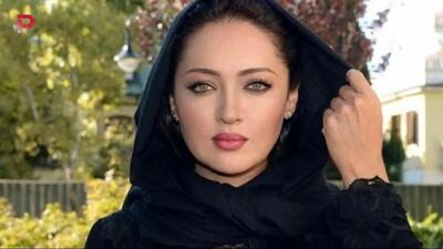  نیکی کریمی با تغییر چهره‌ای جذاب! ۵۴ ساله اما همچنان در کنار ستاره‌ها