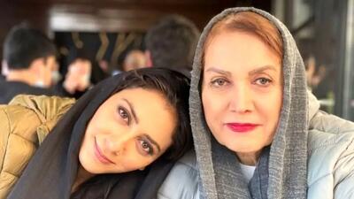  عکس / نگاهی به مراسم عزاداری مادر مارال فرجاد بدون حضور خانم بازیگر/  افسوس سرطان داشتم نتونستم حاضر باشم ...