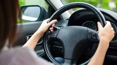  تصادف وحشتناک راننده زن با ۹ خودرو و سقوط ترسناک از ارتفاع + فیلم