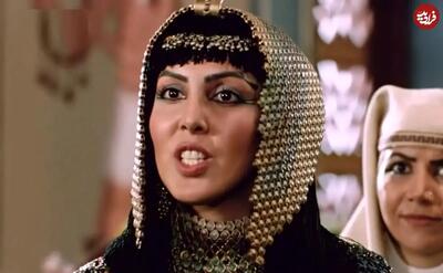  ژست صمیمی لیلا بلوکات به همراه غول بنی ضبه سریال مختار در هواپیما