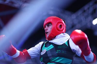  نقره فاطمه حسینی در برابر قهرمان موی تای جهان