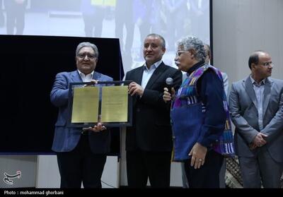  رونمایی از سند وتمبر نشان جغرافیایی زعفران قائنات در جشنواره زعفران قاینات - تسنیم