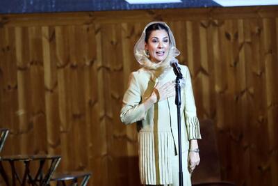  سارا بهرامی با موهای براشینگ کرده در مراسم ختم/ عکس