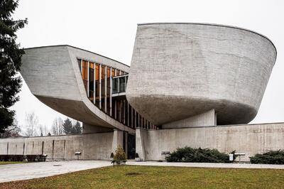  معماری این بنای بتنی، نماد مقاومت یک ملت است!