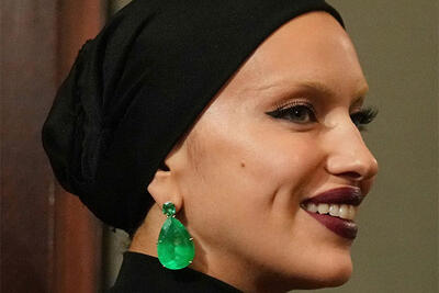  ظاهر متفاوت ایرینا شیک، سوپرمدل روسی، در مراسم رونمایی تقویم ۲۰۲۶ پیرلی در پراگ