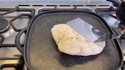  طرز تهیه نان پف دار پیتا در خانه / این نان رو یاد بگیری دیگه نانوایی نمیری