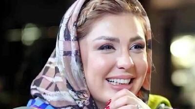  نمایی خاص از بالکن نیوشا ضیغمی با دکوراسیونی شیک و مدرن همراه با شمع و گل