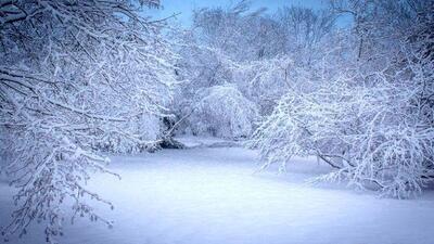  اولین بارش برف پاییزی در ارتفاعات قم+ فیلم