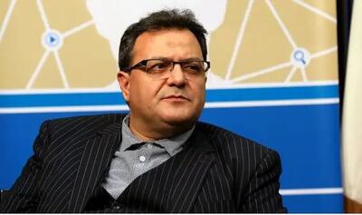  جامعه از سیاست عبور کرده است؛ سیاست را از حصر آزاد کنید