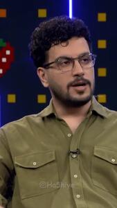  خواننده پاپ گوشی قیاسی را در برنامه از او گرفت و همه چیز را دید!